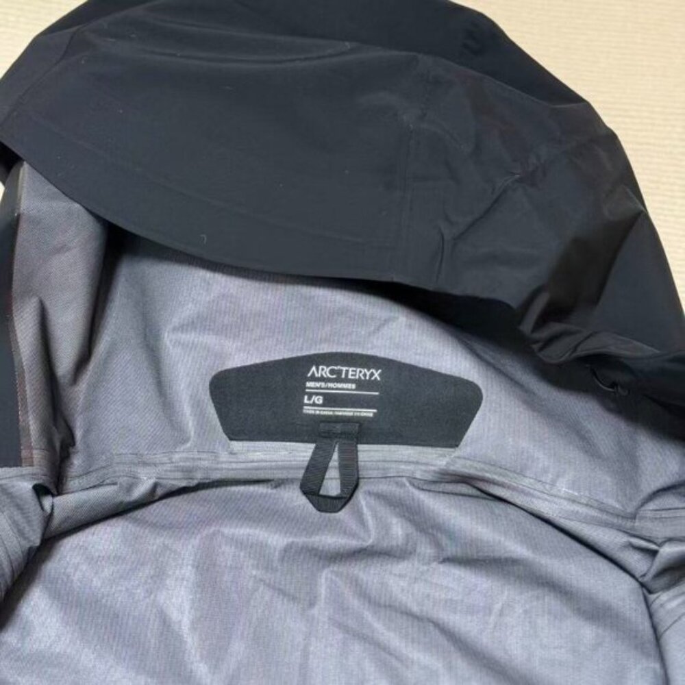 Arc'teryx Gore-Tex Black Windbreaker, Size L. - Picture 2 of 8